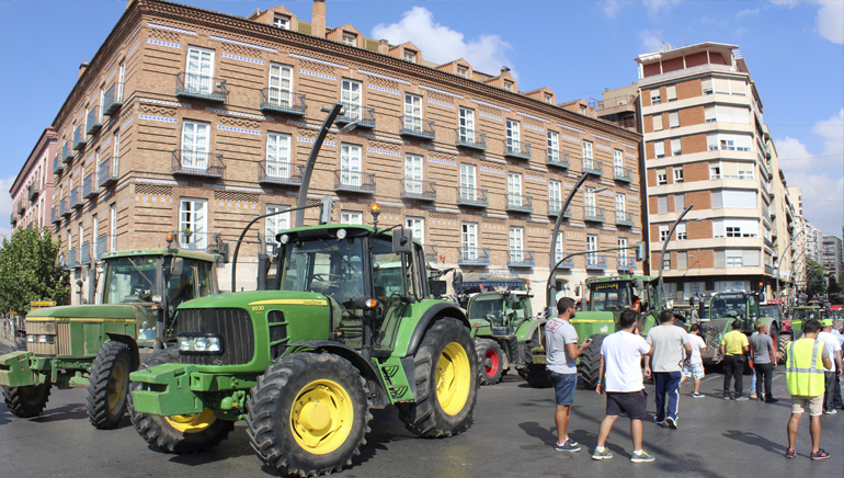 Convocada manifestacin en Madrid el da 13 de octubre despus de que los agricultores paralizaran Murcia